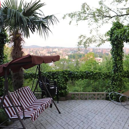 Picnic Hostel Кутаїсі Екстер'єр фото