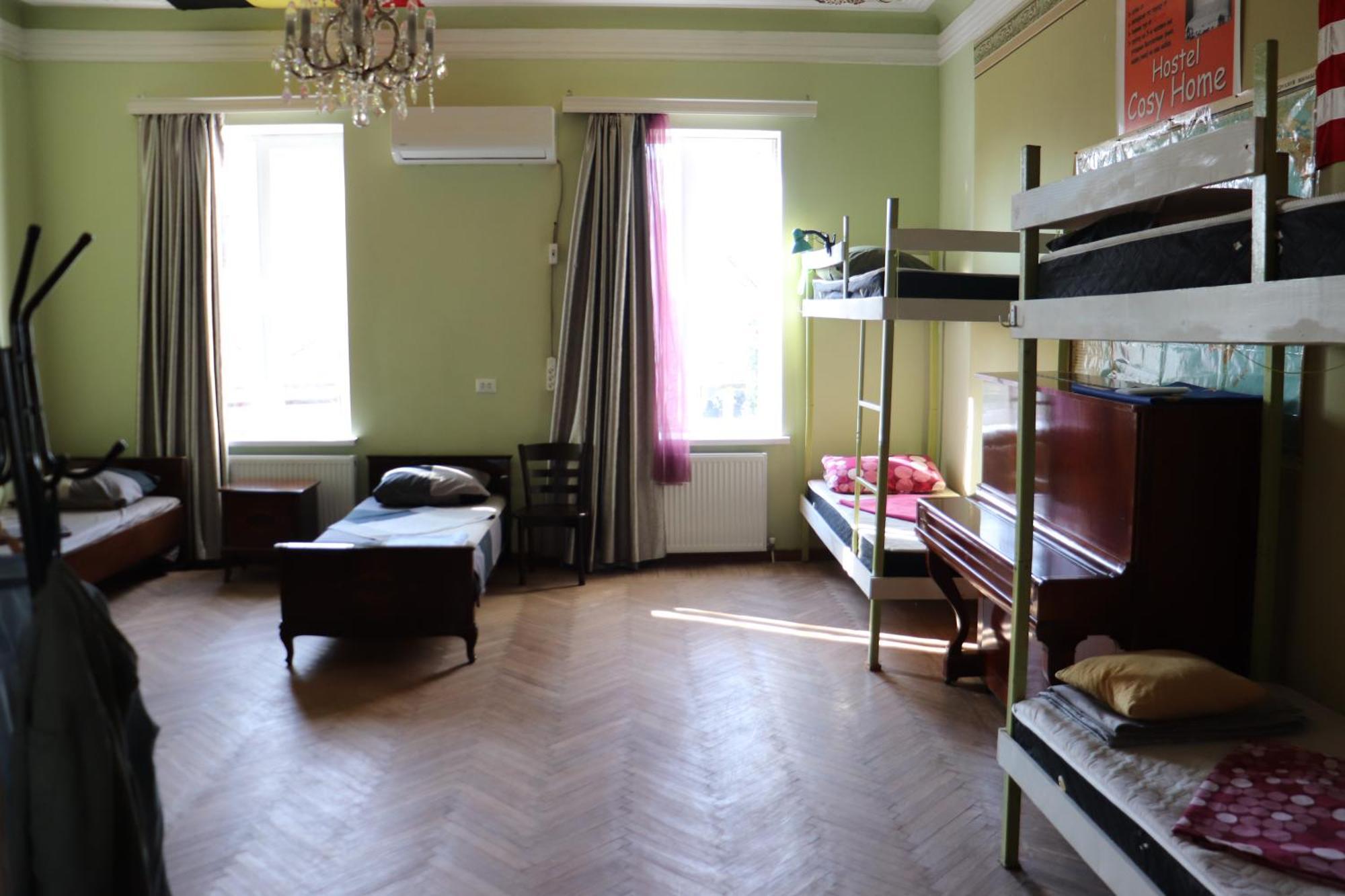 Picnic Hostel Кутаїсі Екстер'єр фото