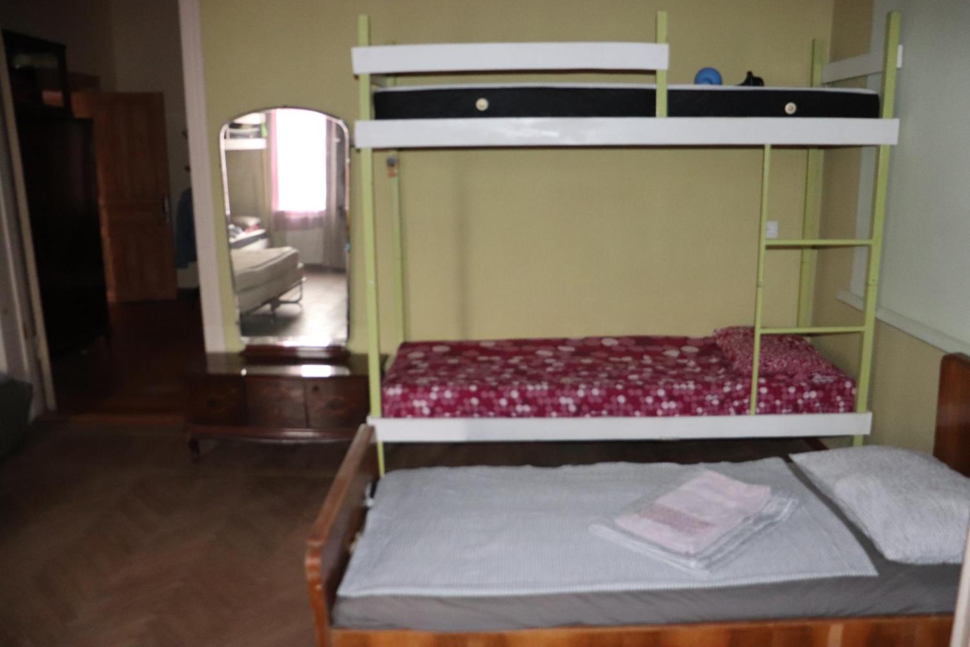 Picnic Hostel Кутаїсі Екстер'єр фото