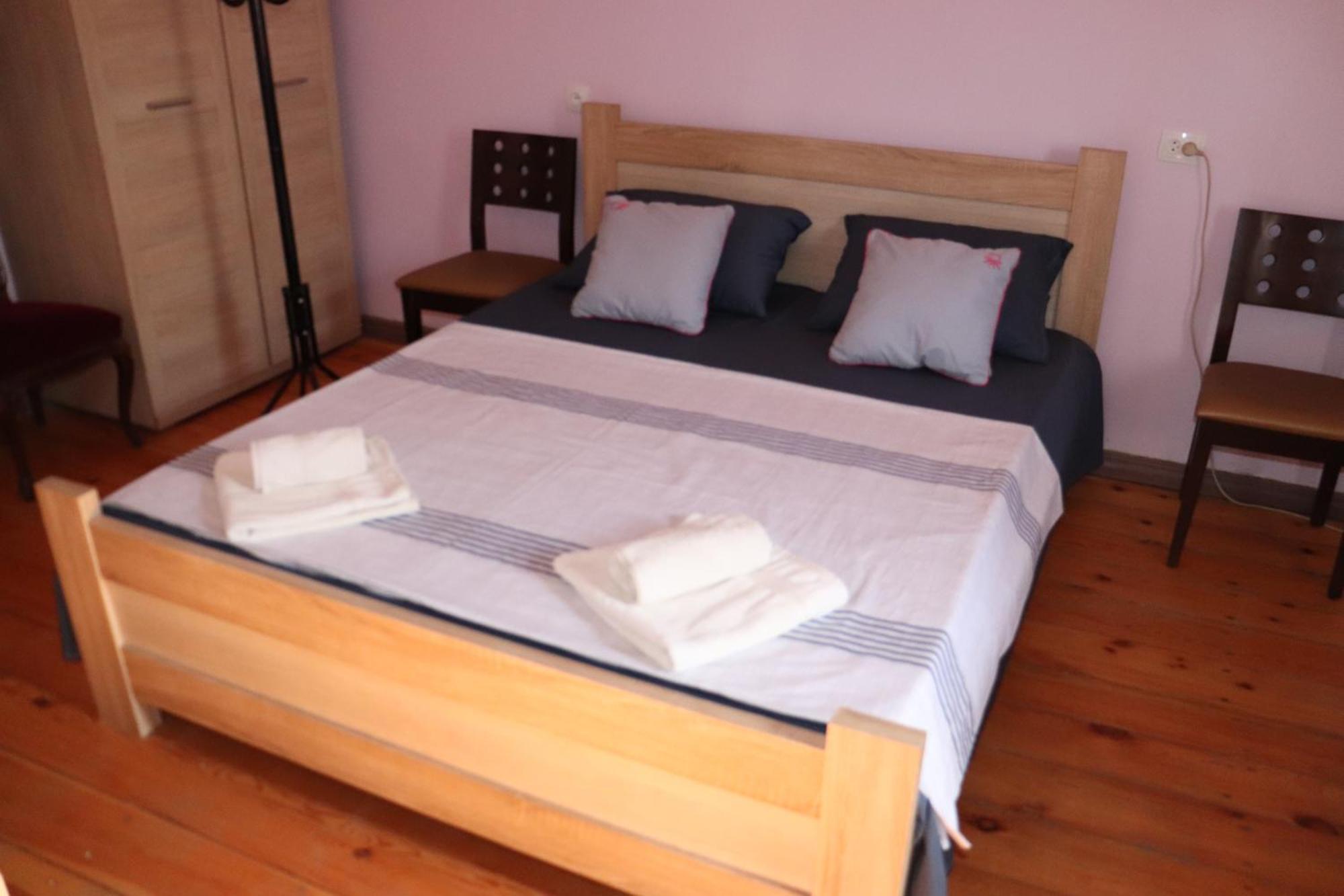 Picnic Hostel Кутаїсі Екстер'єр фото