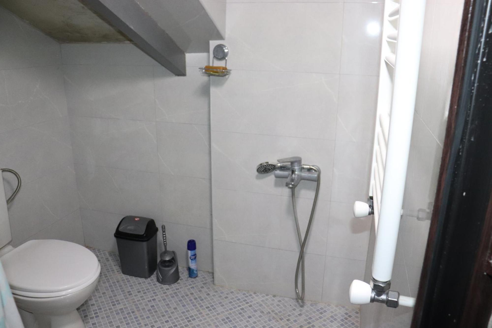 Picnic Hostel Кутаїсі Екстер'єр фото
