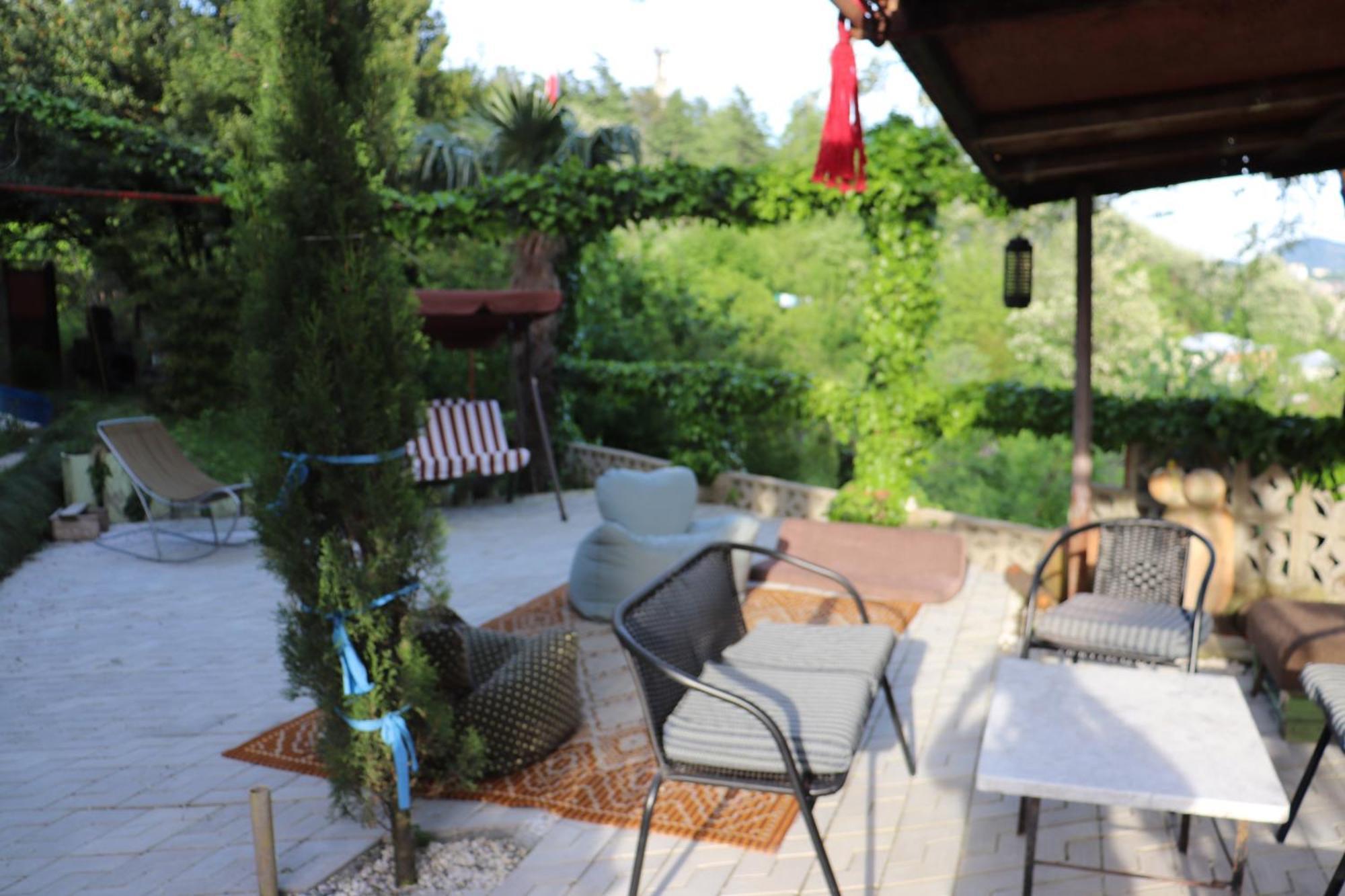 Picnic Hostel Кутаїсі Екстер'єр фото