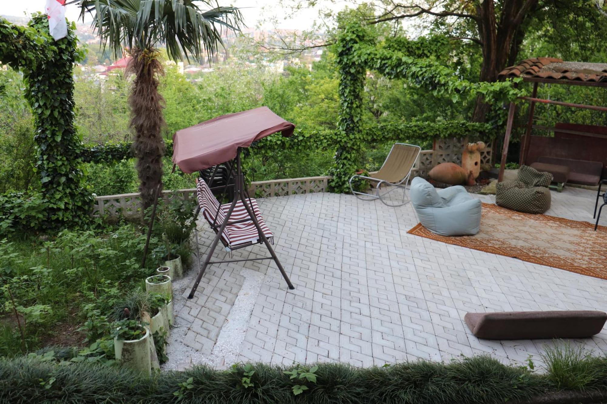 Picnic Hostel Кутаїсі Екстер'єр фото